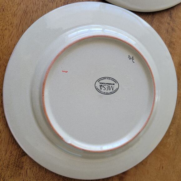 Mesa International 9" Plates Bear Fish 2PC Handcrafted in Hungary - Picture 6 of 9